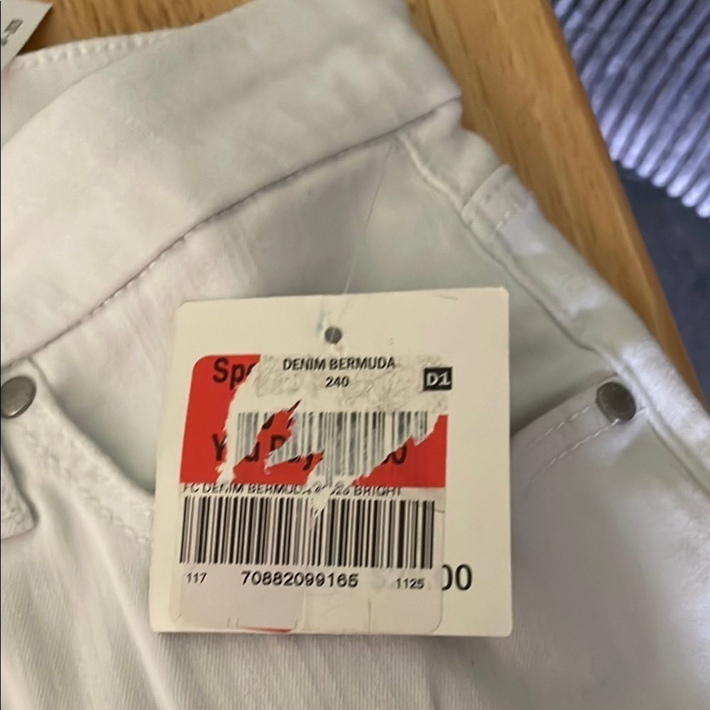 Falls Creek White Bermuda Shorts Classic Style 8 inch inseam 28 in waist - Picture 3 of 5